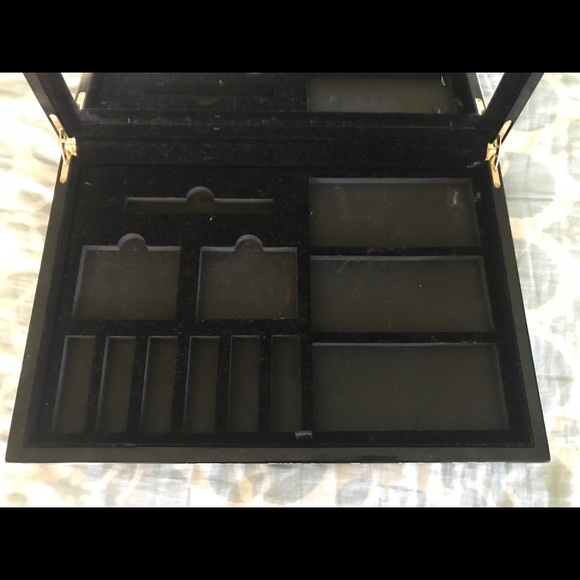 NARS Erdum collection vault box - Picture 3 of 8